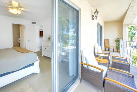 New Listing! Bayside Unit, Balcony, Private Beach! Apartment in Siesta Beach