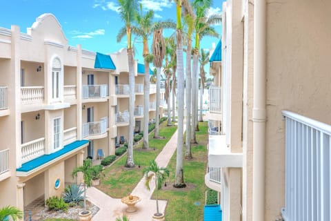 New Listing! Bayside Unit, Balcony, Private Beach! Apartment in Siesta Beach