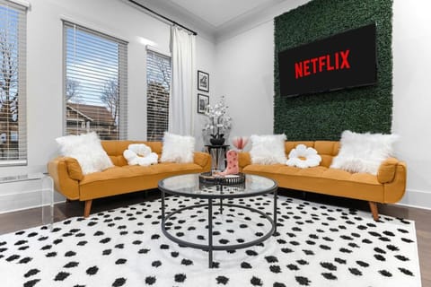 TV and multimedia, Living room, Seating area, Pets, pet friendly