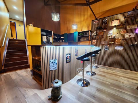 Lounge or bar, kitchen