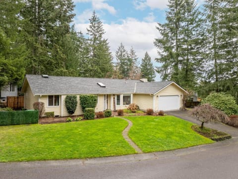 Large Family-Friendly Home on NW Side - Dogs OK House in Olympia