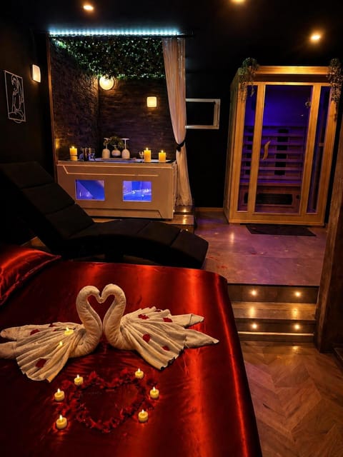 Hot Tub, Massage, Sauna, Sauna