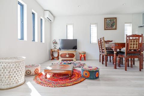 Living room, Seating area, Dining area