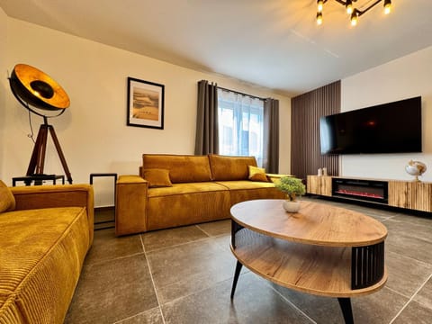 Communal lounge/ TV room, TV and multimedia, Living room, Seating area