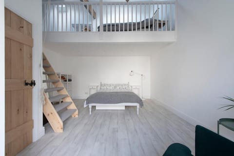 Historic Old Stables Apartment in East Hertfordshire District