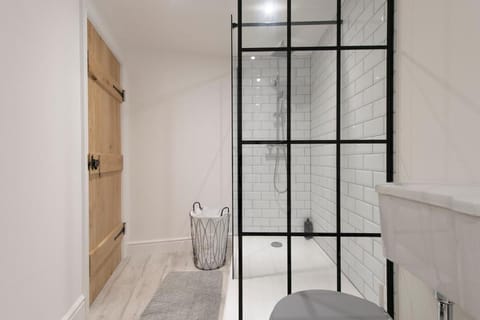 Historic Old Stables Apartment in East Hertfordshire District