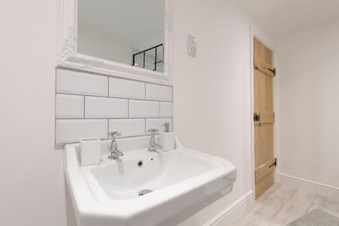 Historic Old Stables Apartment in East Hertfordshire District