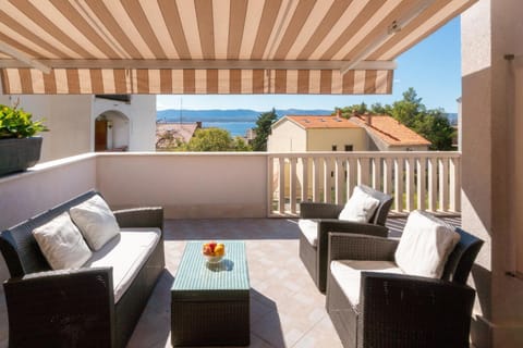 Balcony apartment with a sea view in town center Apartment in Bol