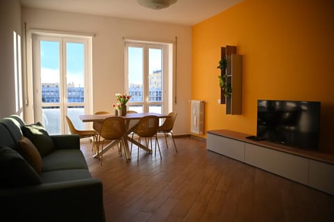 TV and multimedia, Living room, Dining area