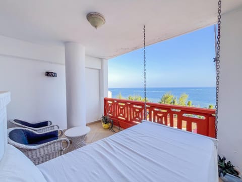 Bed, Natural landscape, View (from property/room), Balcony/Terrace, Photo of the whole room, Seating area, Sea view