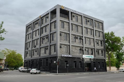 Property building, Street view, Location, Parking