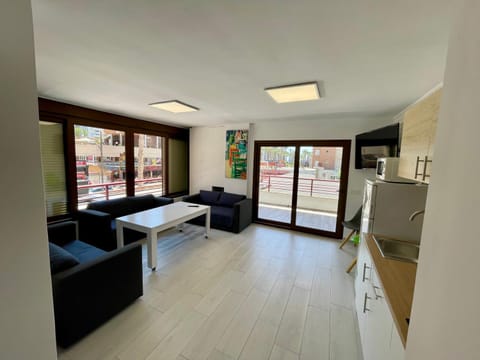 Kitchen or kitchenette, Seating area, Dining area, pet friendly