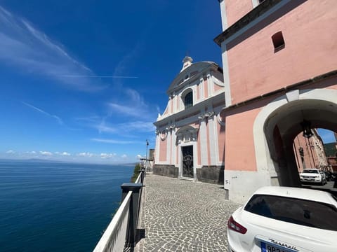 Neighbourhood, Sea view