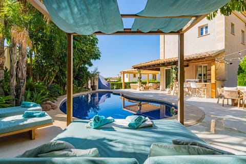 Patio, Pool view, Swimming pool, sunbed