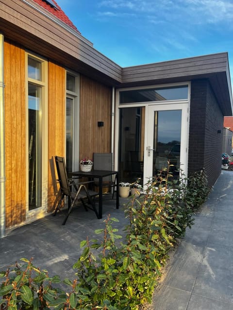 Facade/entrance, Balcony/Terrace