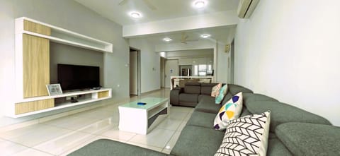 Communal lounge/ TV room, TV and multimedia, Living room, Seating area, Evening entertainment