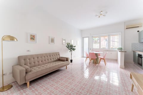 Living room, Dining area, internet, pet friendly