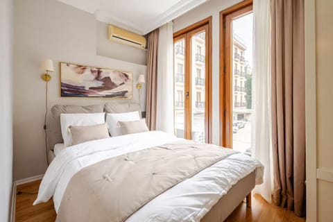 Bed, Photo of the whole room, Bedroom, air conditioner