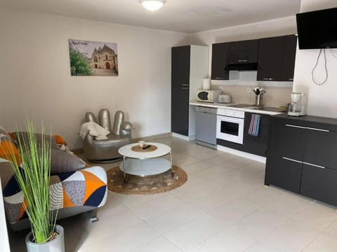 Coffee/tea facilities, Kitchen or kitchenette, dishwasher, toaster