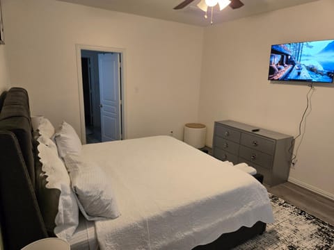 Elegant family home House in Cypress