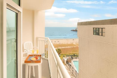 Patio, Day, Natural landscape, View (from property/room), Balcony/Terrace, Seating area, Beach, Sea view