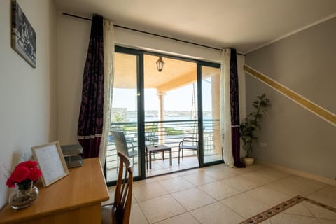 Grand Seaside Apartment, 3 Bedrooms - 4 Bathrooms Apartment in Malta
