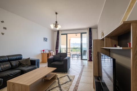 Grand Seaside Apartment, 3 Bedrooms - 4 Bathrooms Apartment in Malta