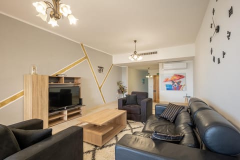 Grand Seaside Apartment, 3 Bedrooms - 4 Bathrooms Apartment in Malta