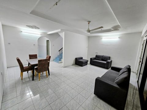 TV and multimedia, Living room, Seating area, Dining area, fireplace