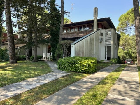 Property building, Garden, Garden view, Street view