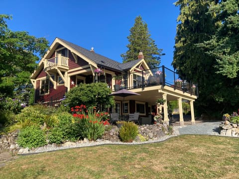 Ladysmith Harbour View House Bed and Breakfast in Ladysmith