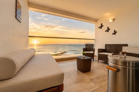 Balcony/Terrace, Seating area, Sea view, Sunset
