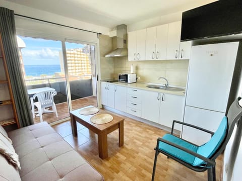 Kitchen or kitchenette, Living room