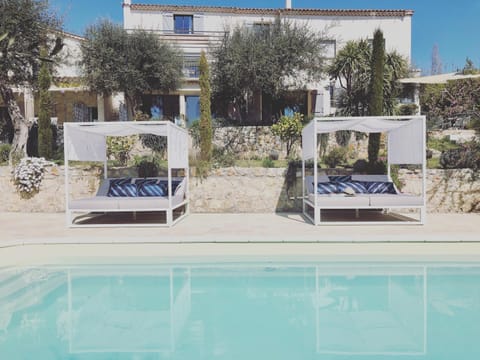 Property building, Swimming pool, sunbed