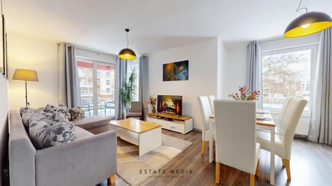 Communal lounge/ TV room, TV and multimedia, Living room, Seating area, Dining area, Evening entertainment