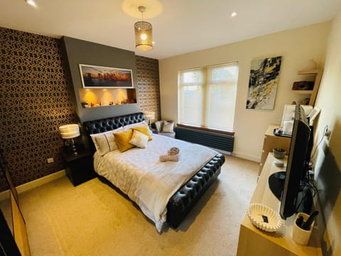 TV and multimedia, Coffee/tea facilities, View (from property/room), Photo of the whole room, Bedroom, hair dryier
