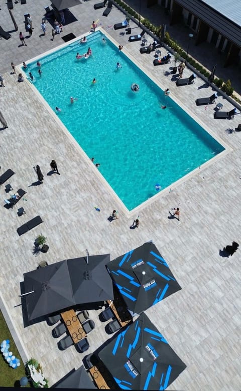 Pool view, Swimming pool, sunbed