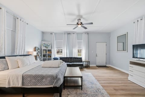 Photo of the whole room, Seating area, Evening entertainment, Bedroom