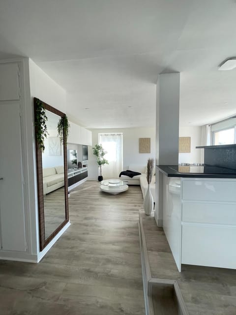 Élégance et confort-vue sur la cathédrale - Parking Apartment in Chartres