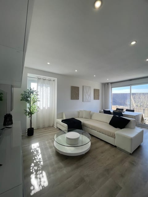 Élégance et confort-vue sur la cathédrale - Parking Apartment in Chartres