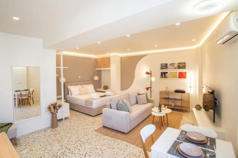 Bed, TV and multimedia, Living room, Photo of the whole room, Bedroom, air conditioner