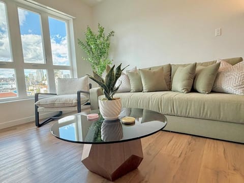 3 Bedroom 2 Bath Westwood Condo Apartment hotel in Westwood