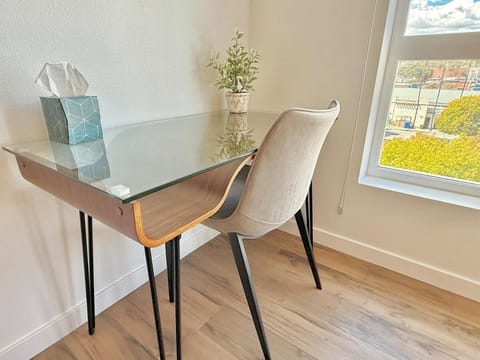 3 Bedroom 2 Bath Westwood Condo Apartment hotel in Westwood