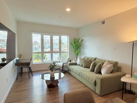 3 Bedroom 2 Bath Westwood Condo Apartment hotel in Westwood