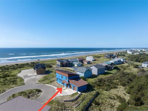 Brand-New Beach Retreat Hot Tub Sleeps 13 House in Westport