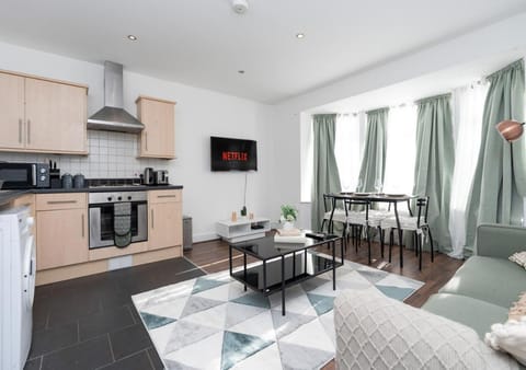 TV and multimedia, Kitchen or kitchenette, Living room, Seating area, Dining area