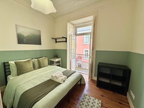 Bed, Seating area