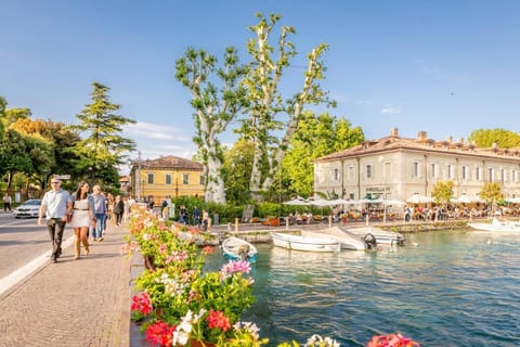 Luxury apartment Peschiera Zaffiro Apartment in Peschiera del Garda