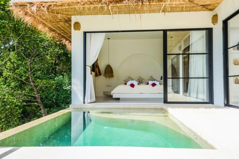 Bedroom, Pool view