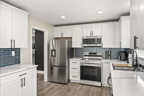 Spacious Family-Friendly Retreat in Atlanta Apartment in East Point